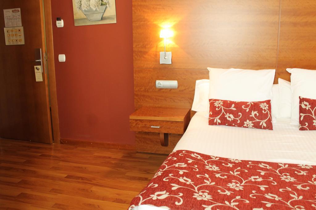 Hotel Restaurante El Tollo Утьель Экстерьер фото